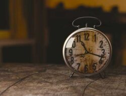 Apa Itu Simple Present Tense? Pengertian, Rumus dan Contoh Kalimat